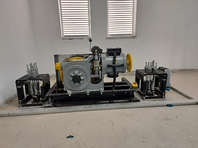 Makine dairesinde motor ve hız regülatörü